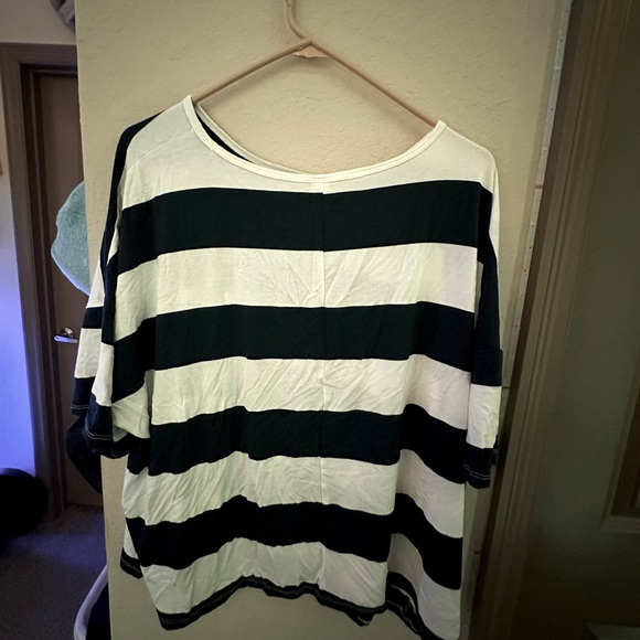 Nautical Breeze Flowy Top - Picture 1 of 2